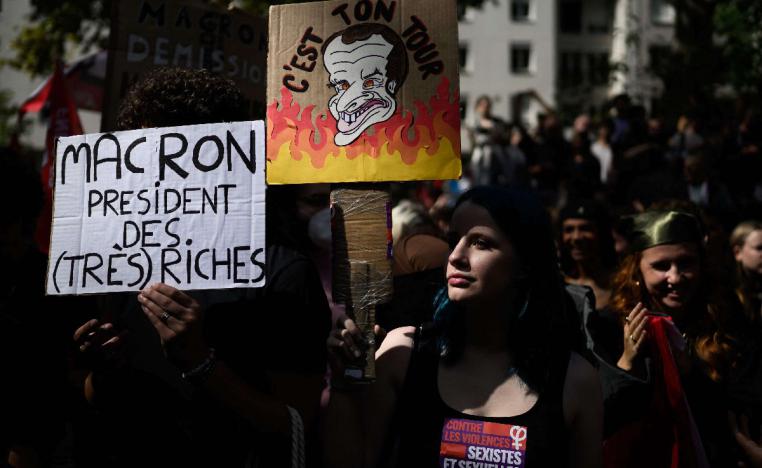 قرارات ماكرون تثير غضبا شعبيا