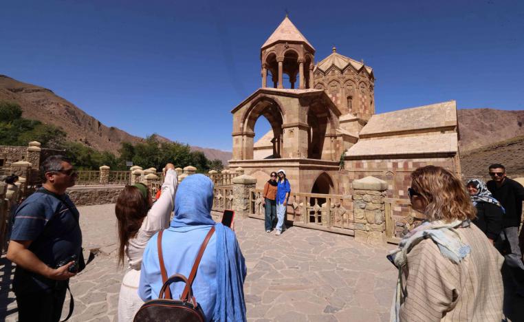 إيران تعول على السياحة