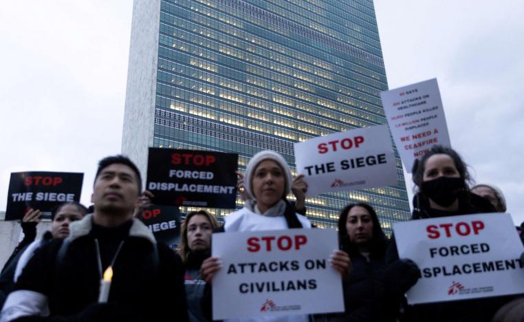 تأبين للمئات من موظفي الإغاثة   