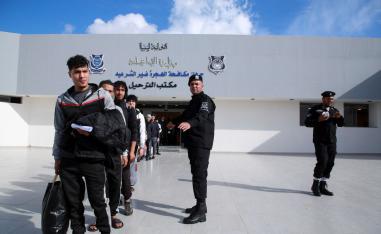 خفر السواحل الليبي له تاريخ في استهداف المهاجرين