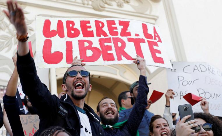 المعارضة الجزائرية تتهم النظام بتحويل البلاد إلى سجن كبير 