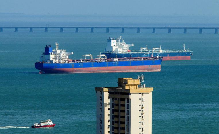 العقوبات الغربية ساهمت في نمو أسطول غير رسمي من السفن القديمة