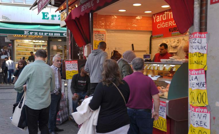غلاء المعيشة يرهق الأتراك 
