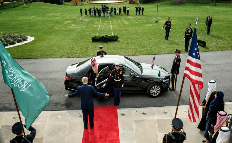 ترامب يخص ولي العهد السعودي باستقبال حار 