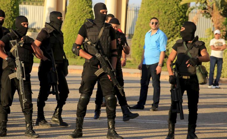الأمن المصري يفرض طوقًا أمنيًا حول المنطقة