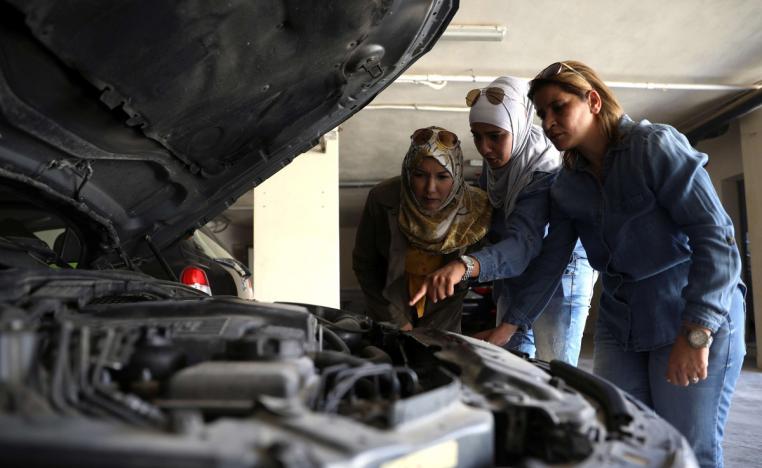 أدوار جديدة للمرأة المعاصرة تفرض تغير وجهات النظر