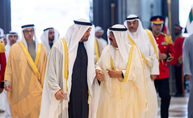 علاقة نموذجية 