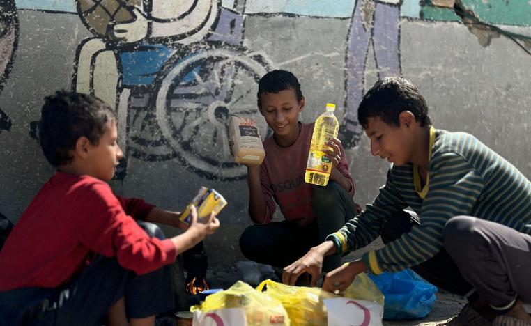 آلاف الغزيين غامروا بحياتهم من أجل الحصول على المساعدات