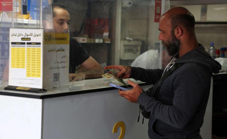 المودعون يطالبون باسترداد مدخراتهم بالعملة الصعبة