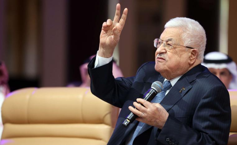 عباس يدافع عن إدارته الاقتصادية