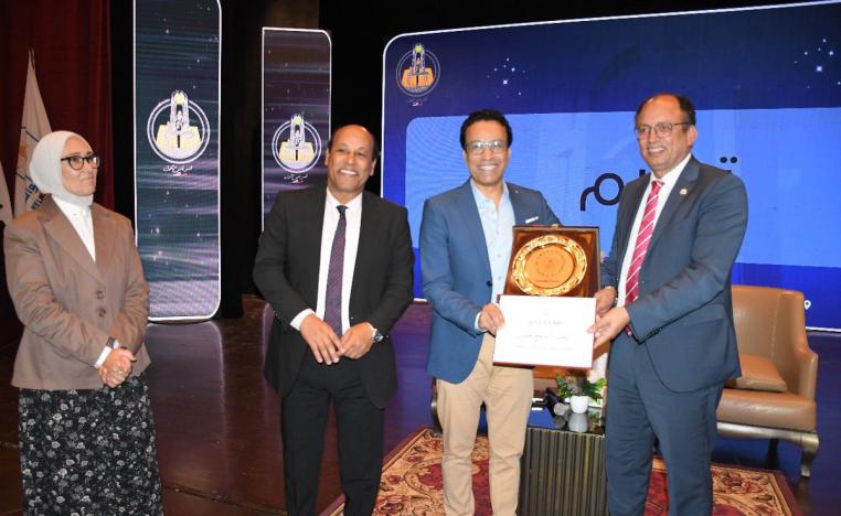 تكريم فتح باب الشائعات