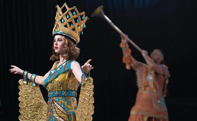 نسج خيوط الماضي بالحاضر