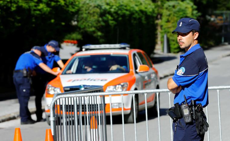 السلطات السويسرية تفرض طوقا أمنيا حظرا جويا فوق منطقة الحادث