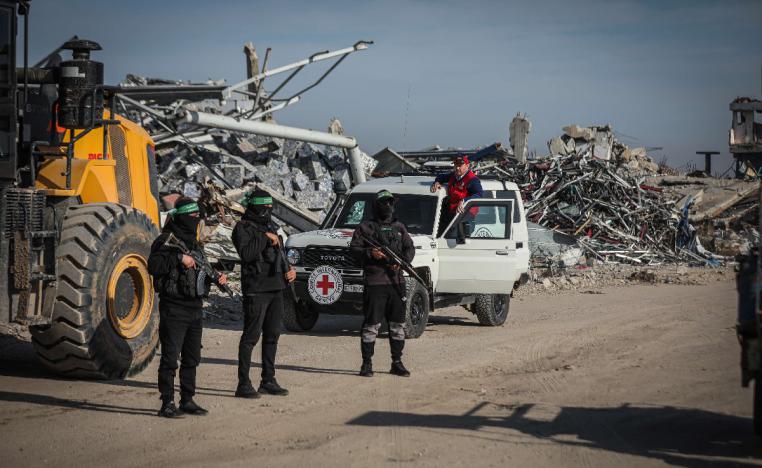 نزع السلاح بالقوة يحمل كلفة عالية