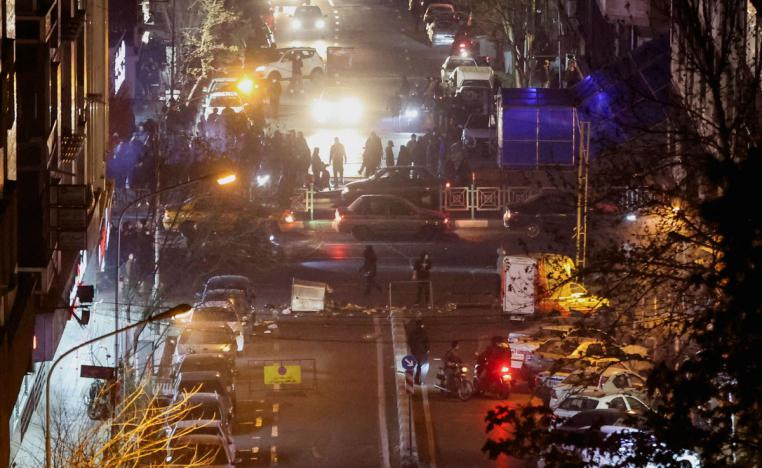 طهران تصم آذانها وتلقي باللوم على الخارج