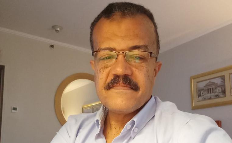 الكاتب محمد عطية محمود