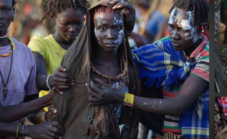 مشاهد من حفل ختان في ريف كينيا لفتيات صغيرات من قبيلة بوكوت