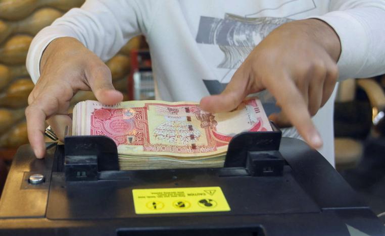 شح السيولة يفاقم متاعب العراقيين 