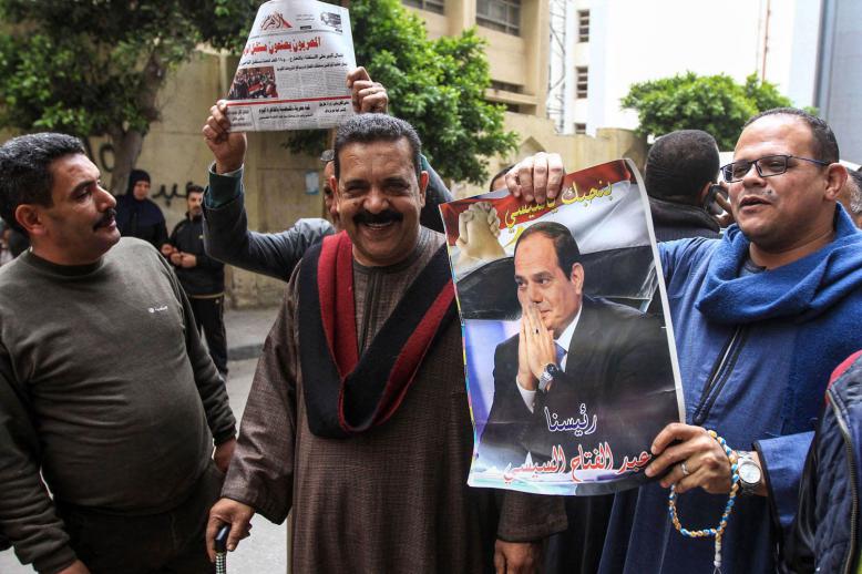 مصريون في الاسكندرية يشاركون باستفتاء تعديل الدستور