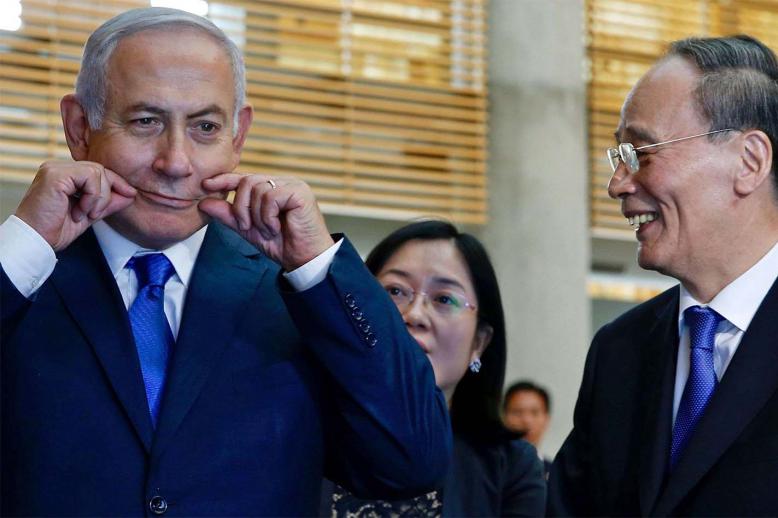 Chinese Vice President Wang Qishan (R) laughs as Israeli Prime Minister Benjamin Netanyahu (L)