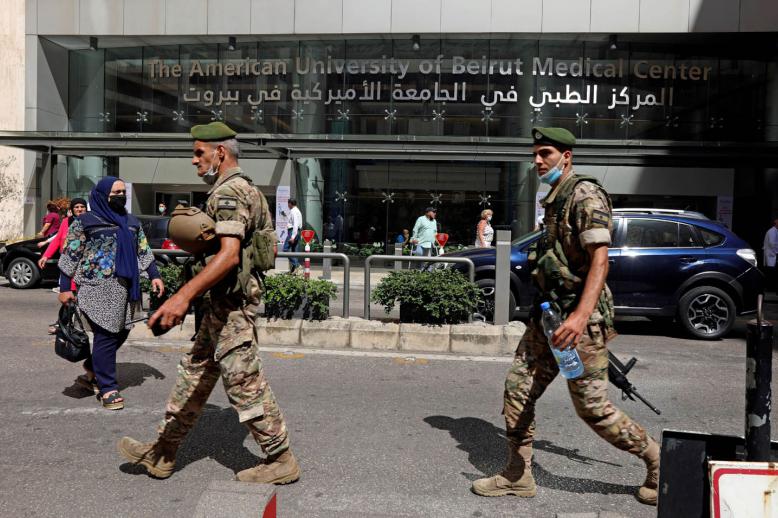 جنود لبنانيون في دورية وسط بيروت
