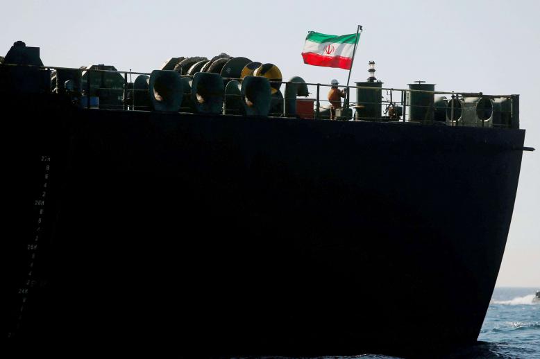 طهران تخزن كميات ضخمة من الخام في منصات عائمة ومستودعات في الخارج