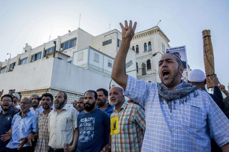 تونسيون يتظاهرون في 2019 تأييدا لمحمد مرسي