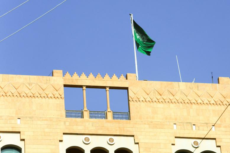 السفارة: علي هاشم مطلوب أمنيا في السعودية