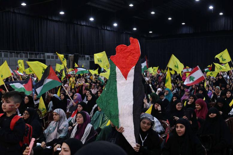 لبنانيون من حزب الله في تجمع بمناسبة الحرب في غزة