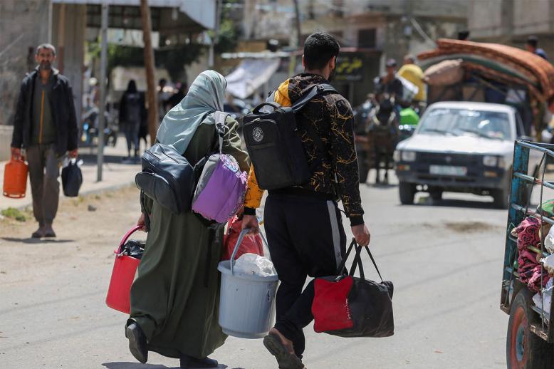 Palestinians flee the eastern parts of Rafah