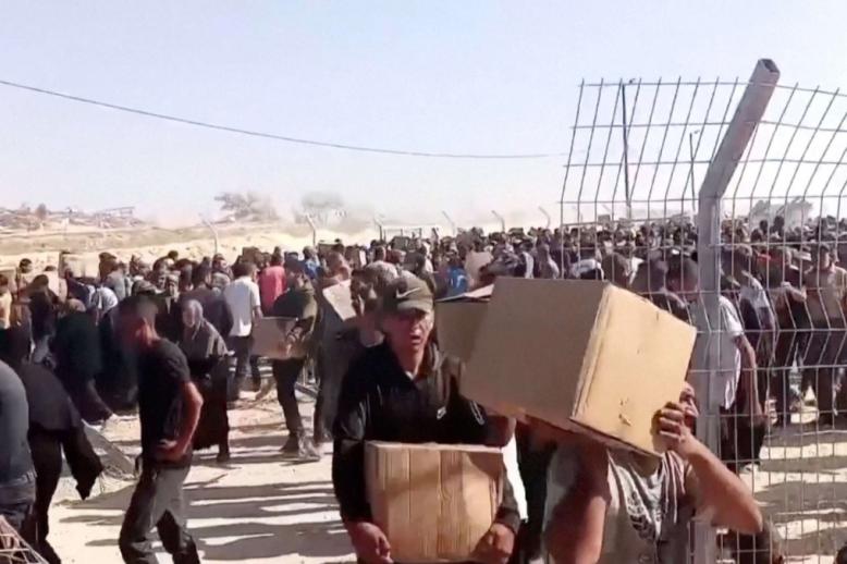 مشهد يعكس تفاقم الأزمة الإنسانية في غزة