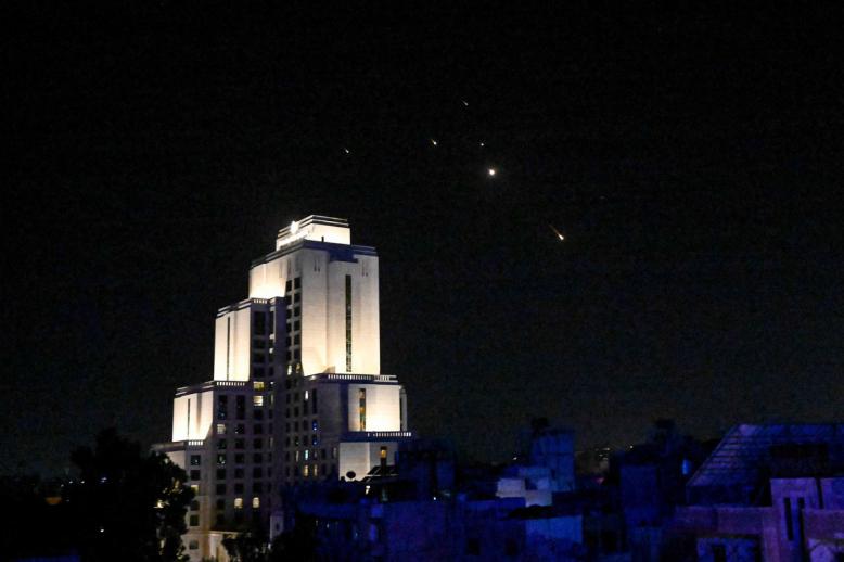 الصورايخ الإيرانية والإسرائيلية مشهد يومي في سماء سوريا 