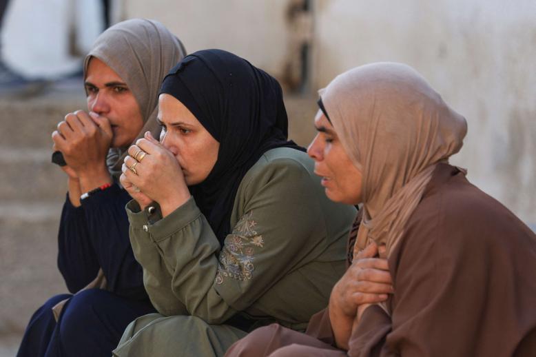 سكان غزة يتطلعون لانهاء معانتهم عبر اتفاق لوقف اطلاق النار