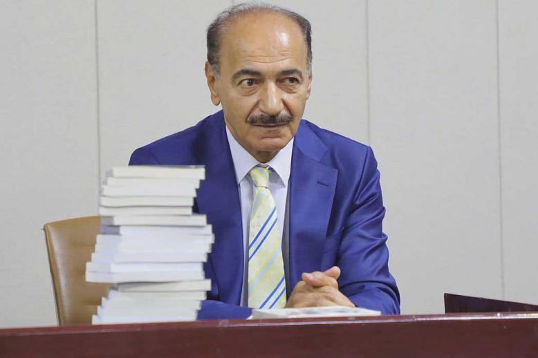 أمجد توفيق يكتب انطلاقا من نزعة إنسانية متفائلة
