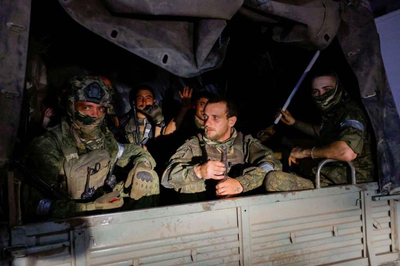 Thousands wishing to join Russian forces