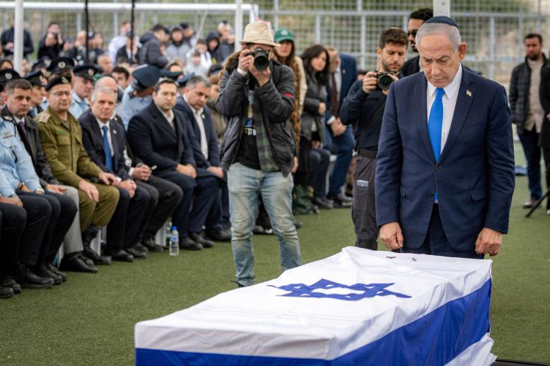 استعادة آخر جثة إسرائيلية تضع الحكومة أمام اختبار جديد