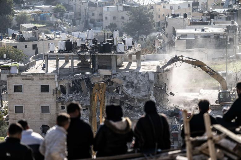 اسرائيل تبدأ بهدم المنازل