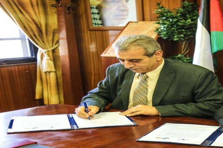 شعث  يريد دفع أنقاض الحرب إلى البحر  