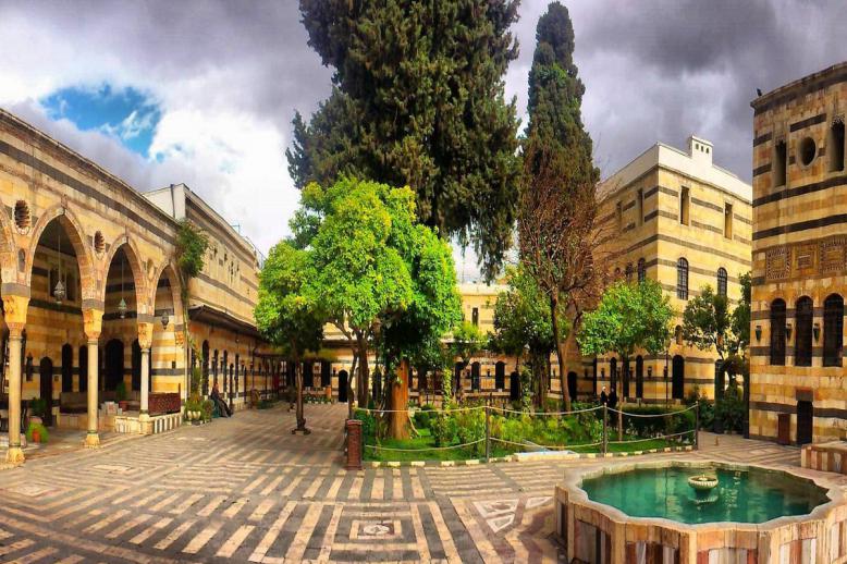 زاهية رغم كل شيء 