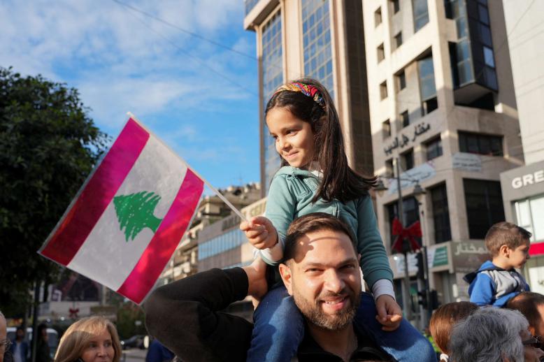 اللبنانيون يأملون نهاية كابوس الأزمات 