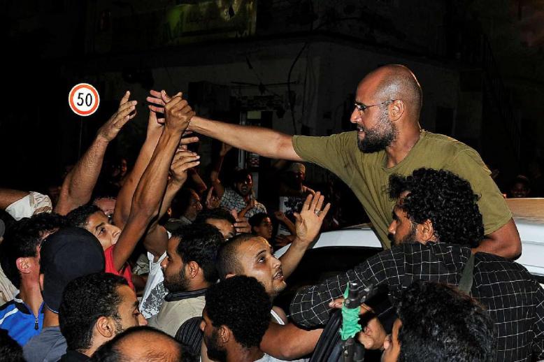 أربعة مسلحين نفذوا العملية بحسب الفريق السياسي لسيف الاسلام