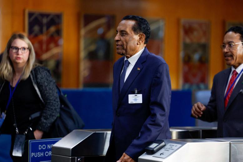 كامل ادريس