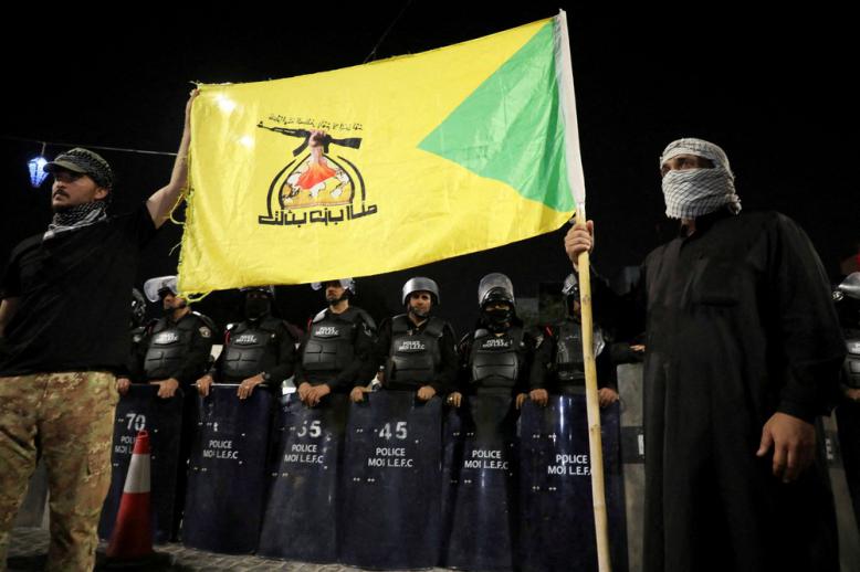 متظاهرون أمام القنصلية الكويتية في البصرة
