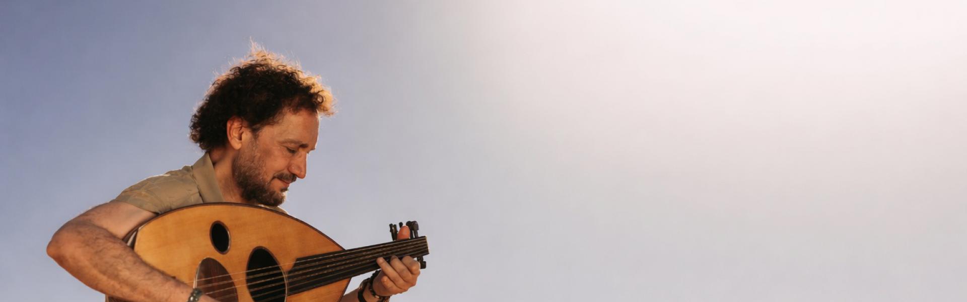 نصير شمة تميّز بتطوير تقنيات جديدة في العزف