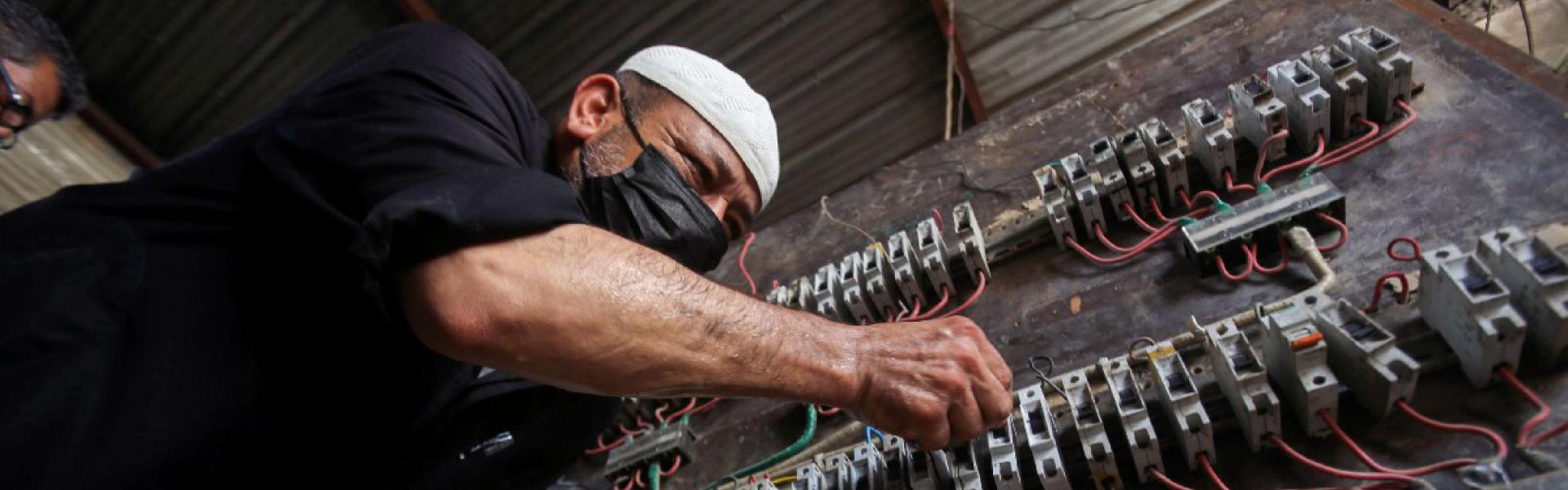 العراقيون يدفعون ثمن تهالك البنية التحتية الكهربائية  