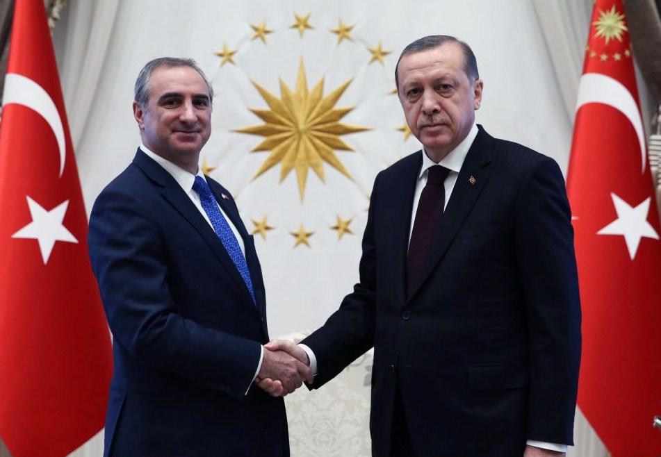 الرئيس التركي رجب طيب اردوغان والسفير الاسرائيلي لدى أنقرة نيتان نائيه 