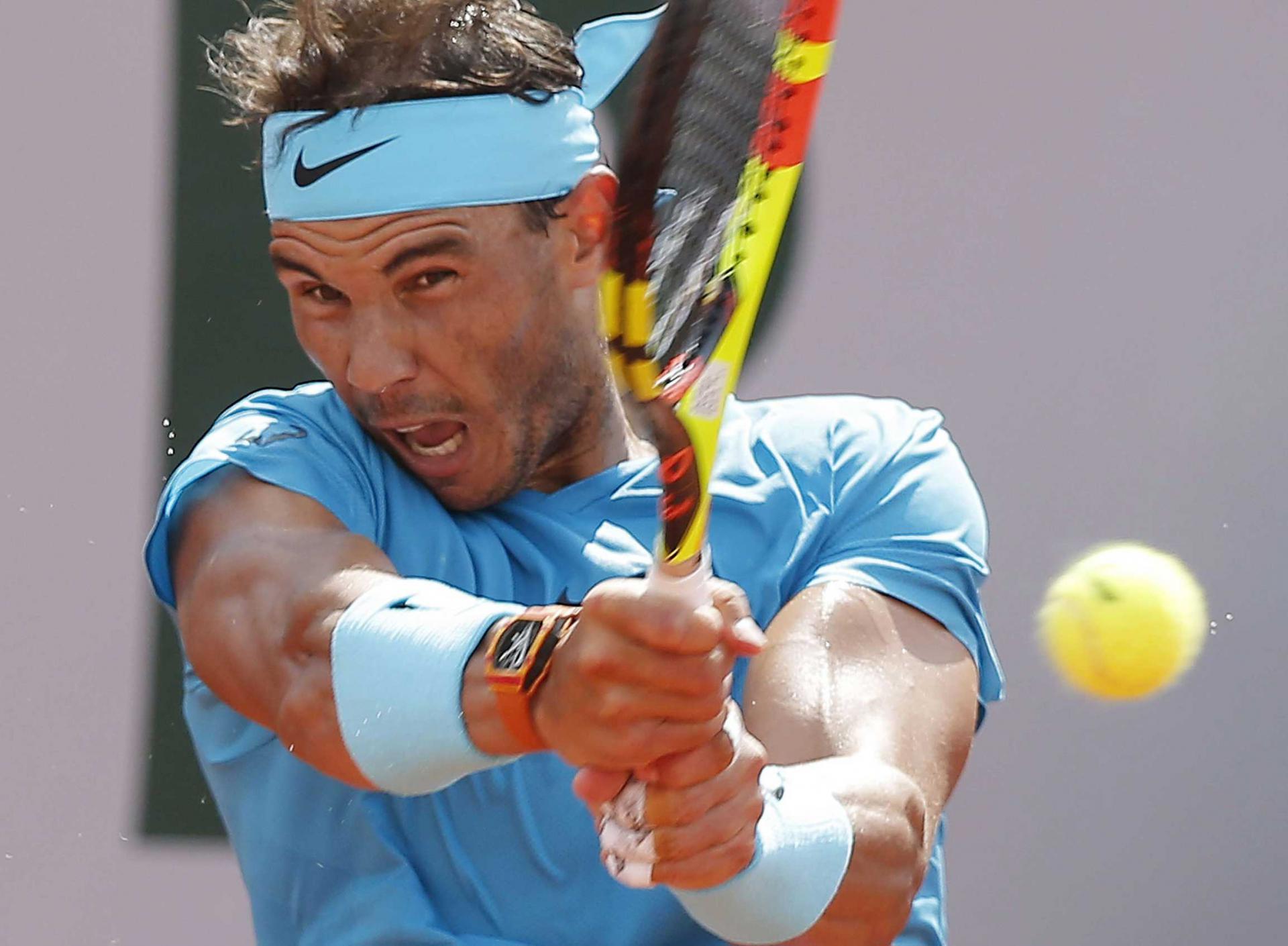 رافايل نادال يرد الكرة