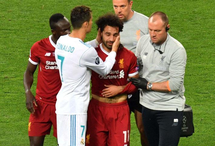 مهاجم ريال مدريد البرتغالي كريستيانو رونالدو يهون على المصري محمد صلاح مصابه