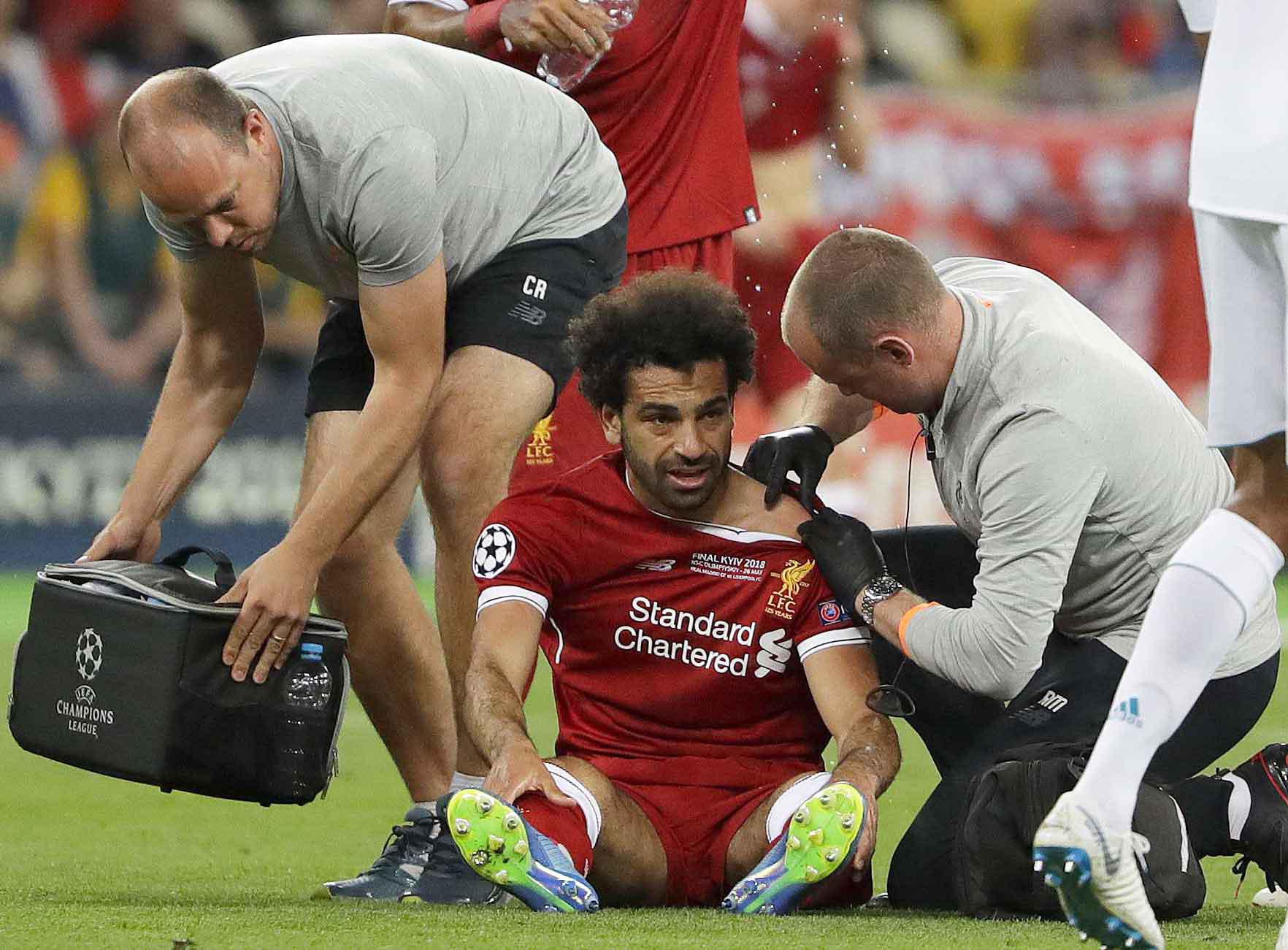 محمد صلاح دقائق بعد اصابته
