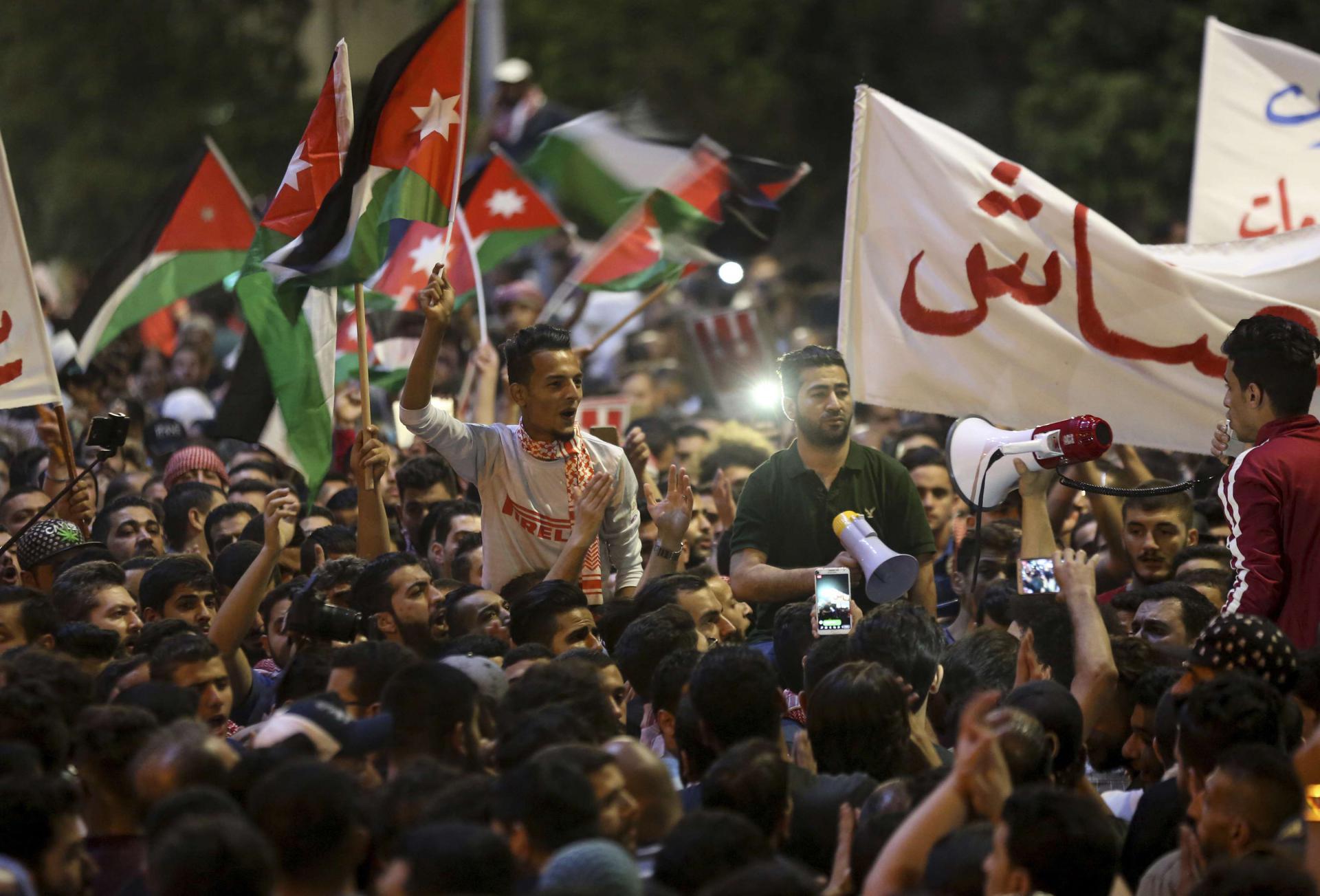 انتظار سحب  قانون الضربية برمته